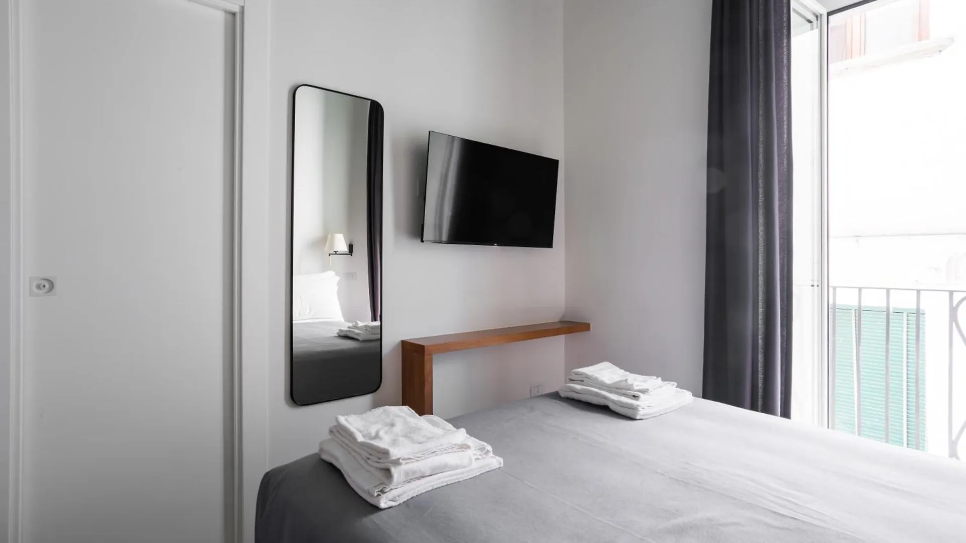 Weaver Suites By Dimorra Naples