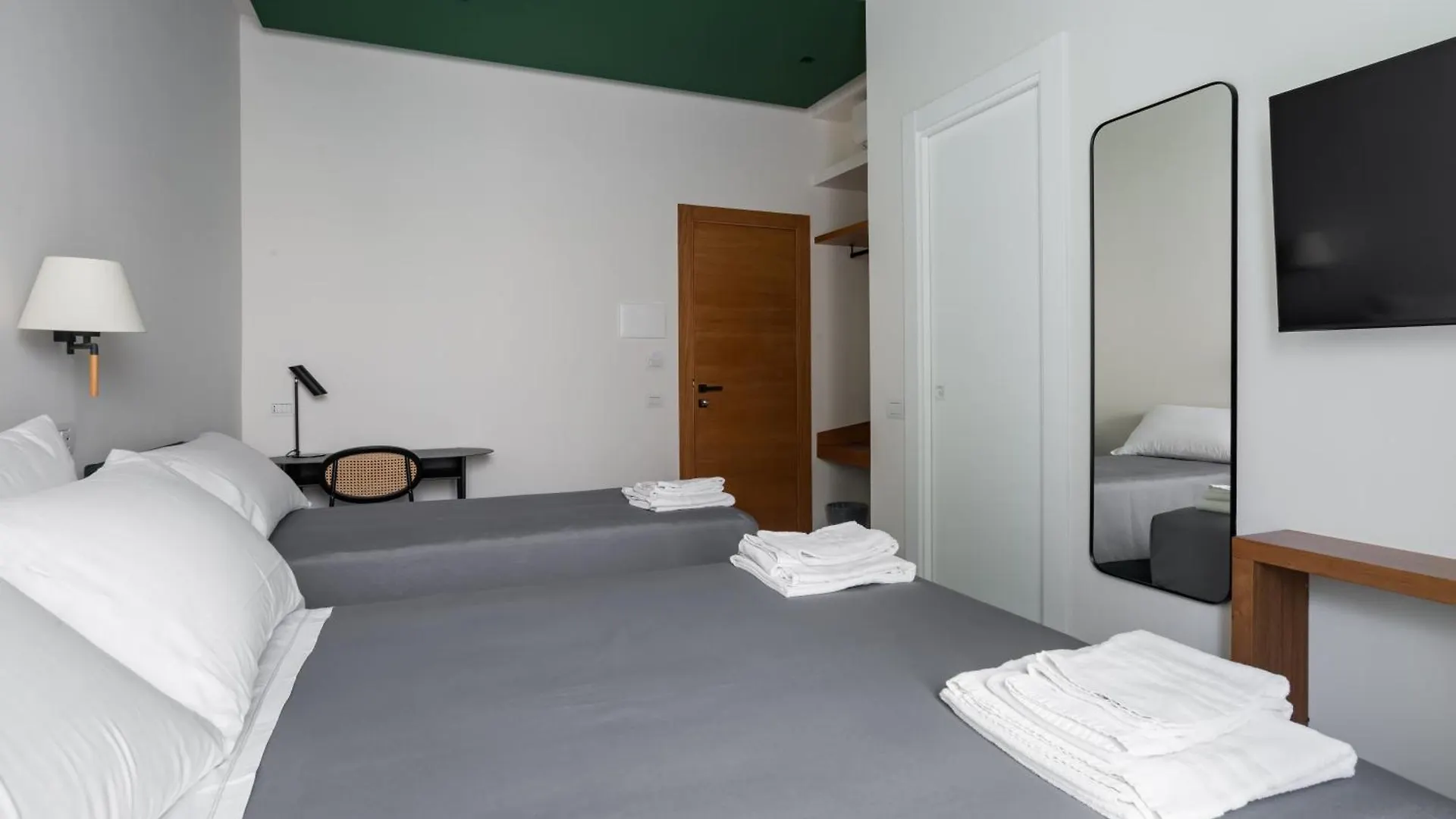 Weaver Suites By Dimorra Naples Aparthotel