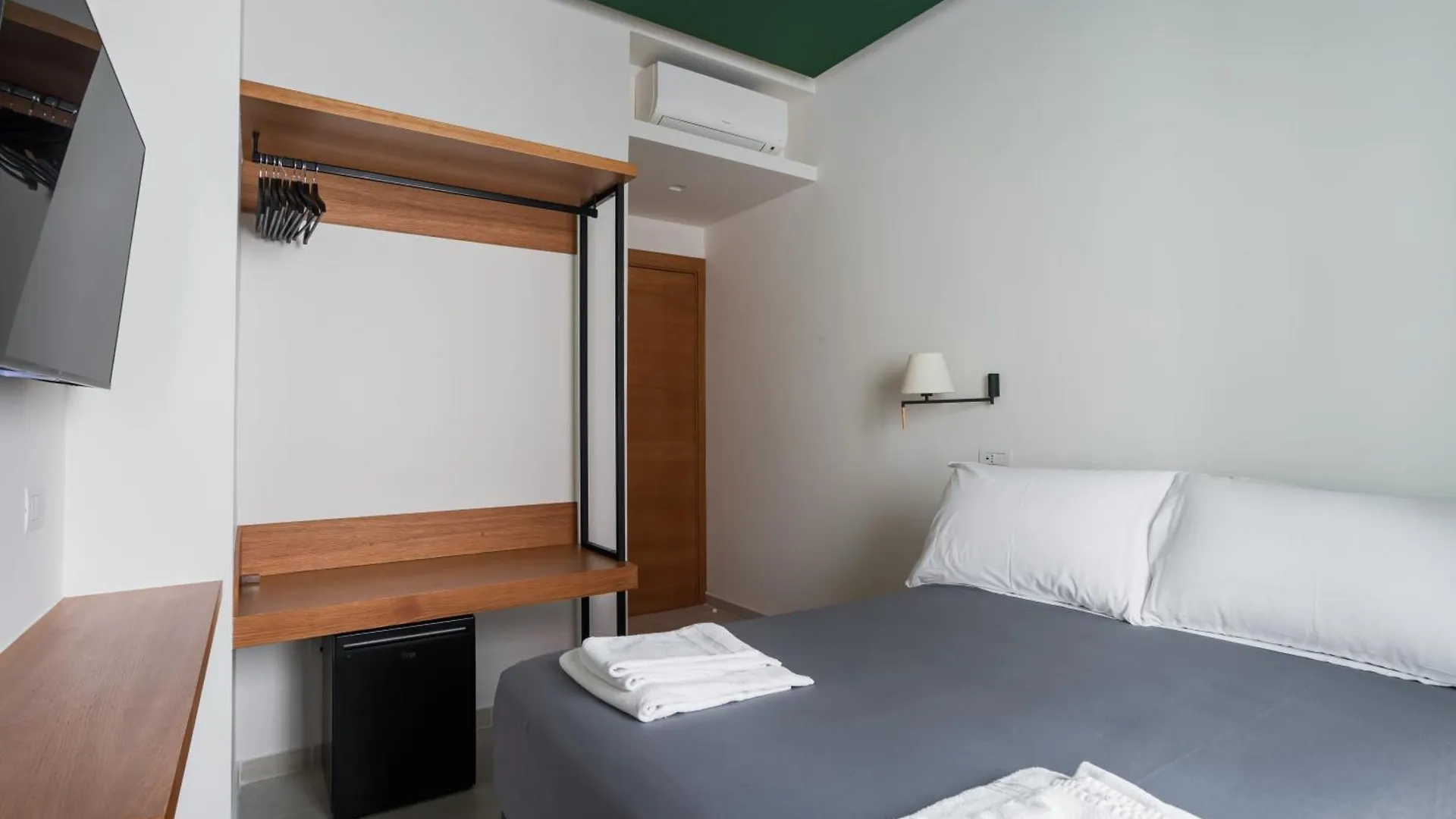 Weaver Suites By Dimorra Naples 0*,