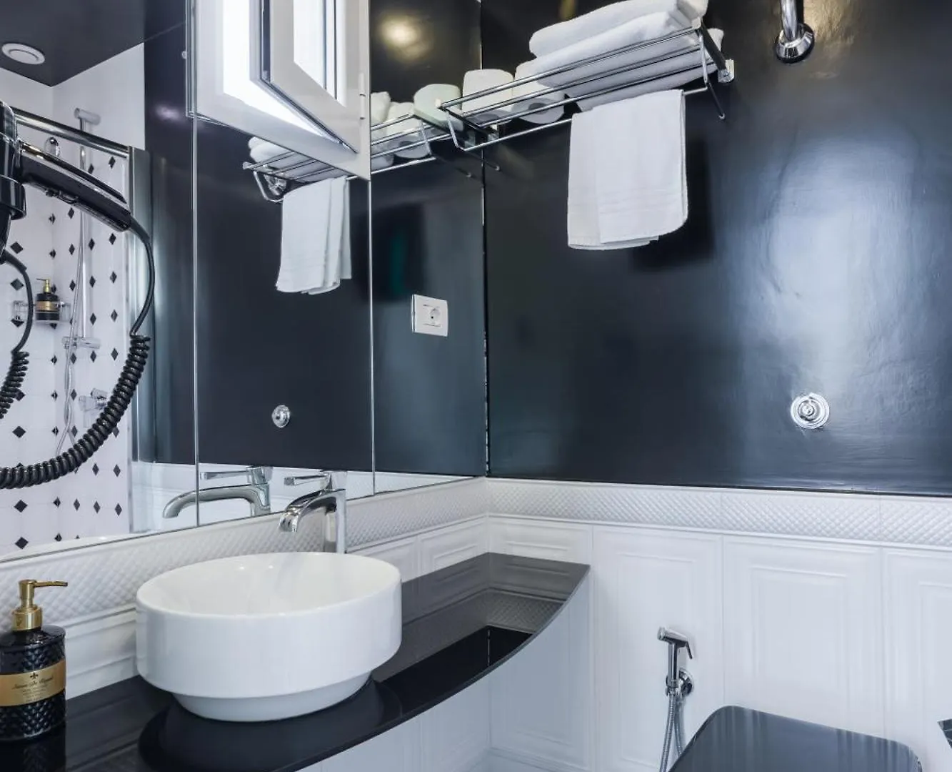 Weaver Suites By Dimorra Naples